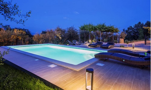 Illuminazione per piscina: idee e suggerimenti