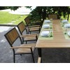 Tavolo da giardino in teak e alluminio nero allungabile Vigo, 150/210x90 cm